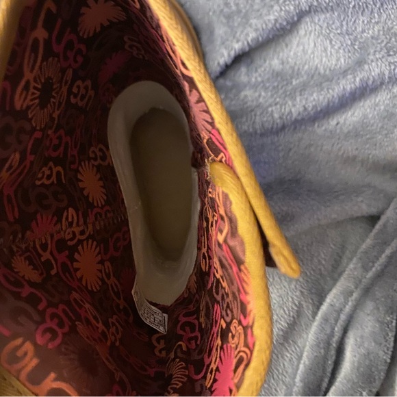 Brand new women Ugg Size 9 Button on the side - Picture 6 of 6